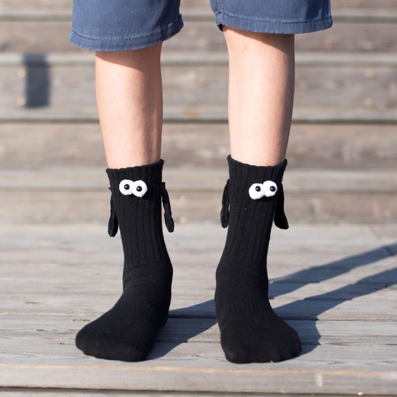 SUWIWKKOA 2 Pairs Magnet Socks Holding Hands Funny Couple Socks