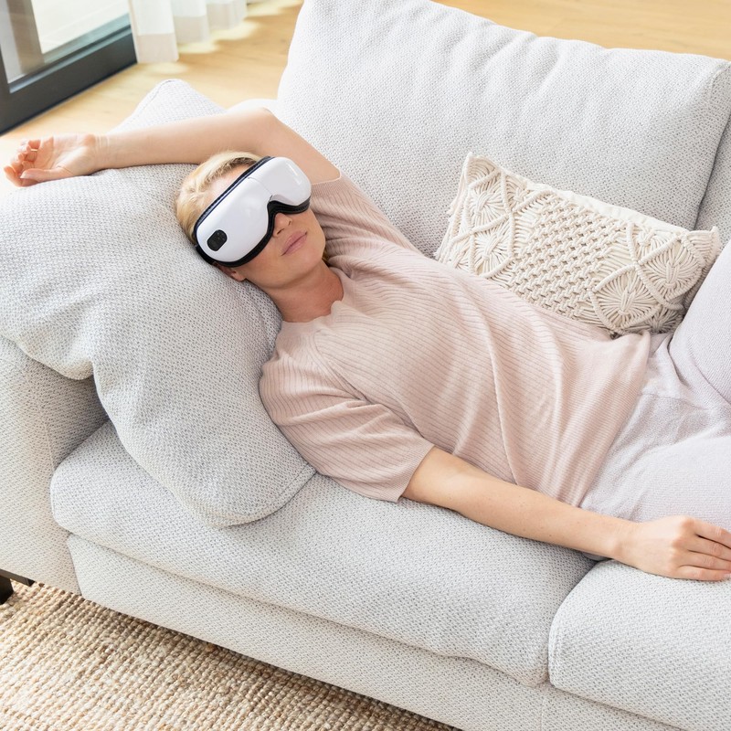 medisana EM 100 Eye Massager, Heated Eyemask with Massage, Heat