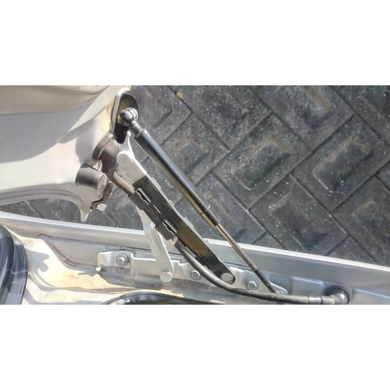 TSUBASA Lift Support for Nissan Skyline R33 1993-1998 Sedan Rear