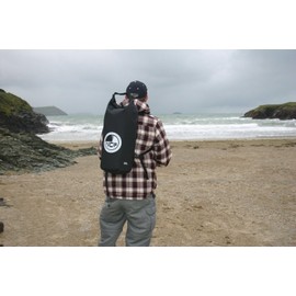 30L drybag dry bag 100% waterproof heavy duty PVC with welded seams. Has removable rucksack / backpack straps. Closes via a simple water tight roll top dry closure with tough speed close clips. Our bags keep water in as well as out so these can be ideal 