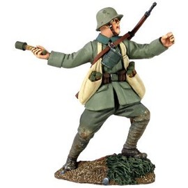 W. Britain 23053 1916-18 German Infantry Throwing Grenade No.2