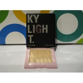 ~ KYLIE JENNER ~ KYLIE JENNER ~ KY LIGHT. PRESSED ILLUMINATING POWDER ~ ICE ME OUT ~ BOXED