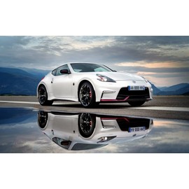 絵画風 壁紙ポスター （はがせるシール式） 日産 フェアレディZ NISMO 370Z Z34型 ホワイト 2014年 ニスモ ニッサン キャラクロ Z34N-003W1 （ワイド版 921mm×576mm） 建築用壁紙＋耐候性塗料 ＜日本製＞ ウォールステッカー お風呂ポスター