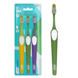 TePe Nova - Cepillo de dientes suave (3 unidades, cerdas ligeramente elevadas en la parte superior del cabezal del cepillo para un mejor acceso a los dientes posteriores) para una eliminación fácil y