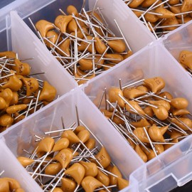 500 piezas/set 10 Valores 0.1μF - 10μF Kit de Surtido de Capacitores de Cerámica Monolítica Multicapa con Caja de Almacenamiento Transparente, Kit de componentes electrónicos y total