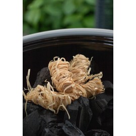 Feuerbällchen - The original - for lighting tiled stoves, fireplaces, stoves, barbecues, campfires - made from pure natural products - resistant to moisture - made in Germany - 0.5 kg box (approximately 40 pieces)