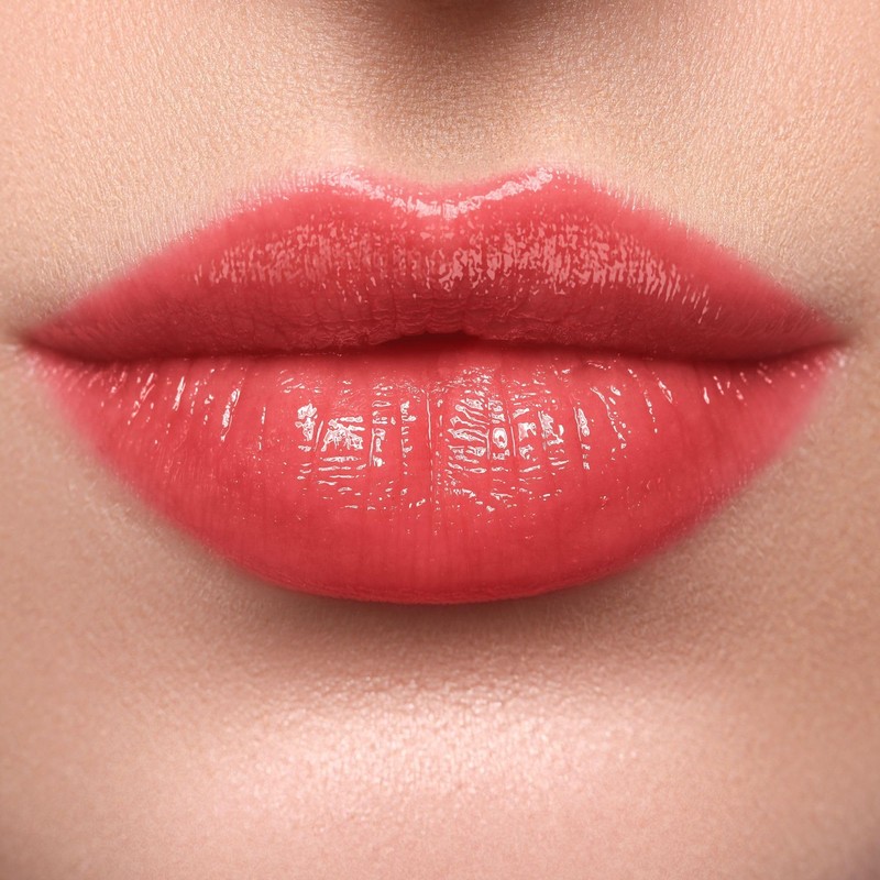 WYCON Cosmetics Hydrasheer Glossy Lipstick, Shiny Lipstick, Soft and Comfortable