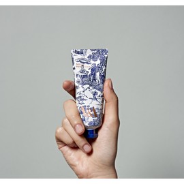 V&A Beauty Choose one of two V&A Scented Hand Creams - Scented Hand Cream Relaxing Moment (40mL) / V&A 센티드 핸드크림 2종 택1 - 센티드 핸드크림 릴렉싱 모먼트 (40mL)