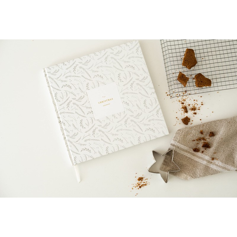 Promptly Journals, Our Christmas Memories: A Family Traditions Keepsake (Pine