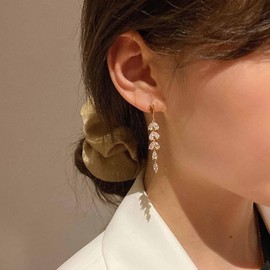 Yheakne Boho Crystal Leaf Drop Earrings Gold CZ Olive Leaf Earrings Vintage Rhinestone Earrings Dangle Long Rhinestone Crystal Earrings Jewellery for Women and Girls, Zinc, No Gemstone