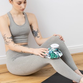 Navaris Cooling Bag & Hot Water Bottle Set – 2 Sizes Warm and Cold – Cooling Pads Ice Pack Cold Therapy – Cooling Pad Leaves Design – Compress