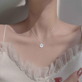 Xduargs Boho Daisy Flower Necklace Choker Tiny Flower Daisy Pendant Necklace Vintage Daisy Floral Necklace Chain Minimalist Daisy Statement Necklace Chain Jewelry for Women(Silver)