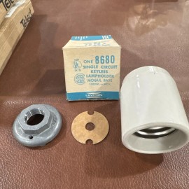 LEVITON ONE 8680 Single Circuit Keyless LAMP HOLDER Mogul Base 1500w-600v #JB-GB