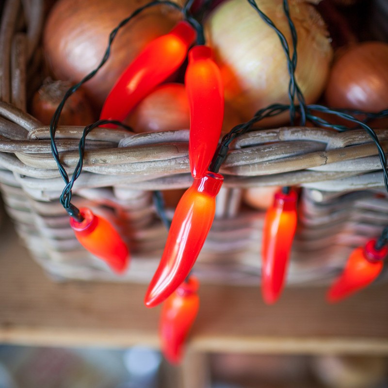 Lights4fun 20er LED Chilli Lichterkette rot batteriebetrieben Chilli Geschenkset Chilli