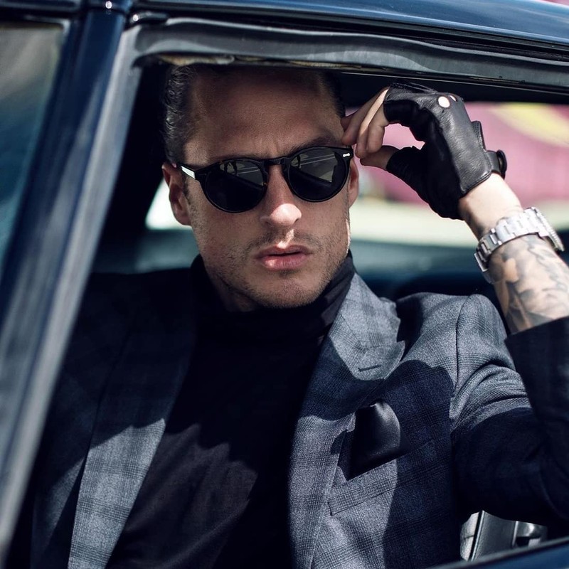 Harssidanzar Mens Driving Gloves Fingerless Gloves Lambskin Leather Unlined Half