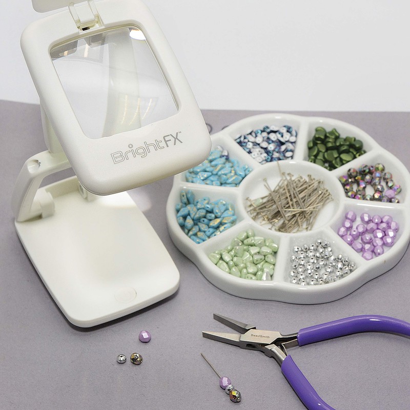 Beadsmith Bright FX COB LEDライトと拡大鏡 3倍拡大 3段階輝度 折りたたみ プッシュボタン式 電池式ランプ