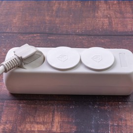 Socket Covers, Pack of 4, in White, Socket Protection from Dust, Splash Water, for SchuKo Sockets Type F, Lid for Power Strips, Multiple Sockets, Cable Reel, Kitchen, Workshop, Hotel