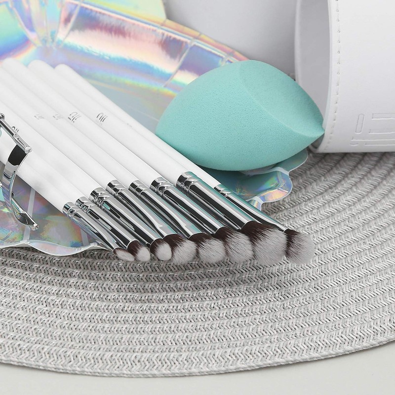 T4B ILU 400 Series Eyeshadow Brush White Makeup Brush for