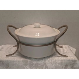 10 Strawberry Street White Covered Casserole With Metal Cooling Rack Stand