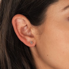 Pendientes de tuerca con inicial para niñas, chapados en oro rosa de 14 quilates, plata de ley 925 con circonita cúbica, aretes hipoalergénicos con iniciales para mujeres y niñas, Cristal, circonita