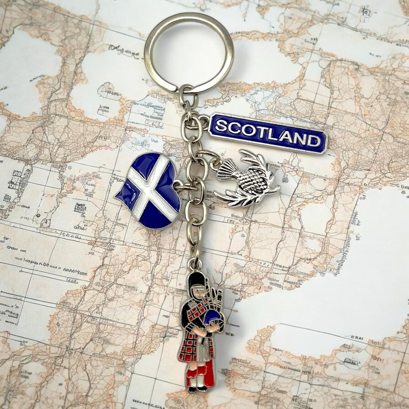 Bells Box Scotland Keyring - Scottish Flag - Piper &