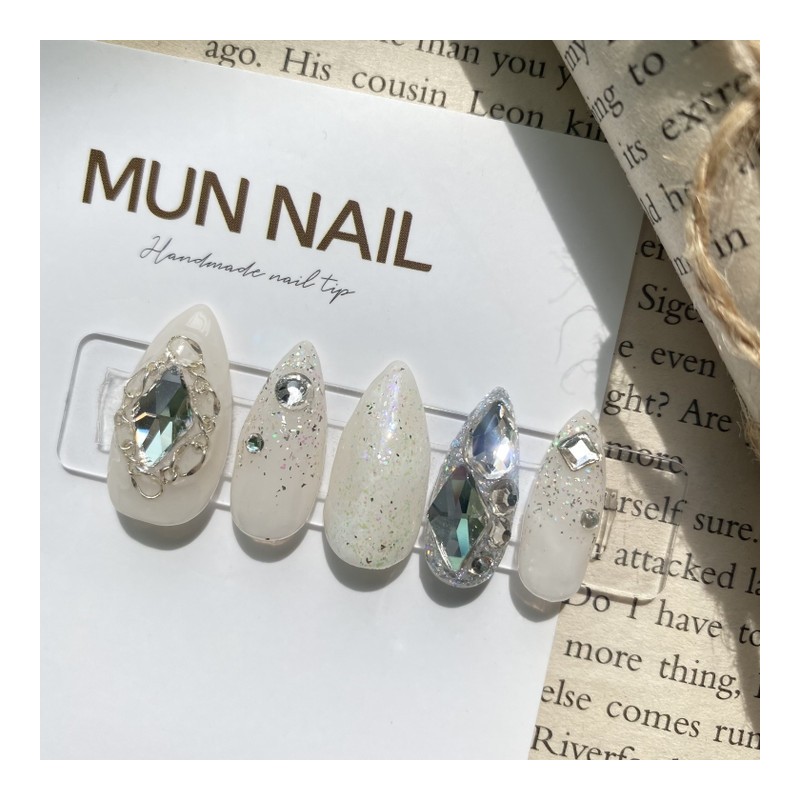 Bling Brooch Marble Nail Tips Wedding Nail Recommendation - Mediaval