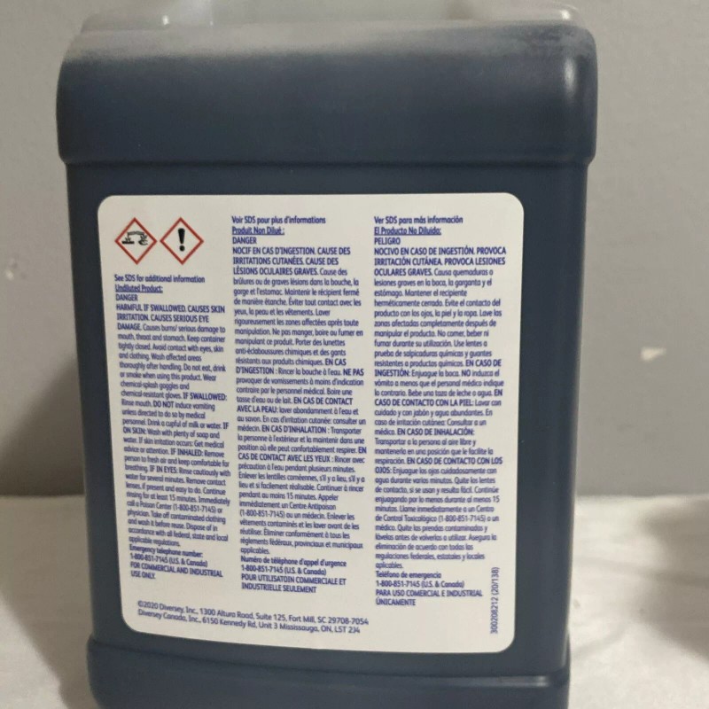 Diversey 2 Diversey R9 Plus Acidic Bathroom Surface Cleaner 95722424