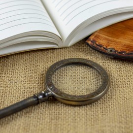 Calyron Brass Magnifying Glass Handheld Nautical Light Weight Best Science Real Home Decor Office Table Decorative Design Science Students Detective kit Glass with Leather case