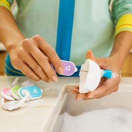 Munchkin Details Sippy Cup Cleaning Brush Set (Straw Brush, Spout Brush, Lid and Threads Brush and Detail Brush), Pack of 4