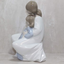 Lladro Nao Collectible Porcelain Figurine: A Moment with Mommy - 8 3/4 Tall - Mother and Daughter