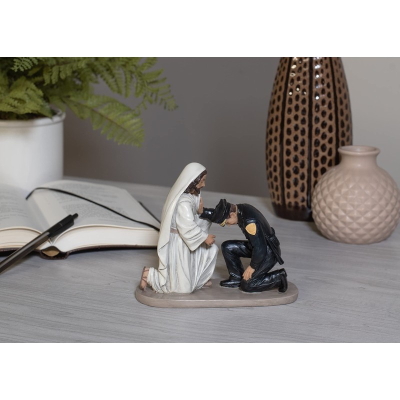 Dicksons Praying Police Officer with Jesus 5 x 6 Resin