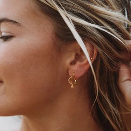 DoreenBox Chunky Gold Wave Hoop Earrings for Women, 18K Gold Plated Irregular Twisted Hoop Earrings Textured Wavy Hoops Hypoallergenic Jewelry for Women