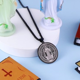 OEMOO Collar de medalla de San Benito, collar de acero inoxidable con medalla de San Benito, joyería de protección contra el mal, regalo católico para hombres, Acero inoxidable, Sin gemas.