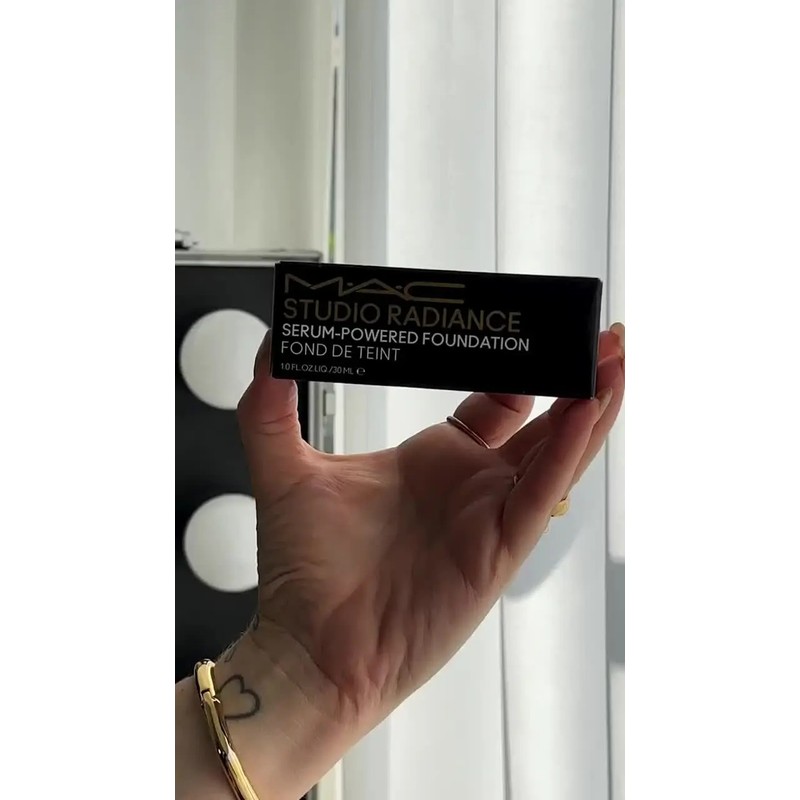 Base Sérum MAC Studio Radiance Serum-Powered NC12 Luminoso Hidratante 30ml