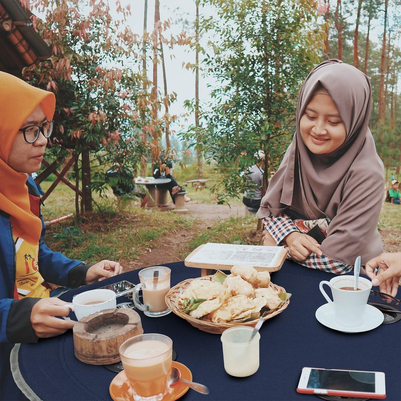 LESES Portable Picnic Table with Shelf Beach Table Outdoor Folding