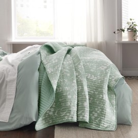Bedsure Floral Quilt Set King - Reversible Mint Green Botanical Quilt Bedding Set, 3 Pieces Lightweight Bedspread, Soft Microfiber Coverlet with 2 Pillow Shams for All Seasons (106"x96")