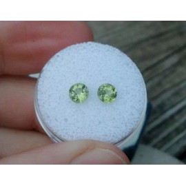 pinnaclediamonds Peridot Round Loose Faceted Natural Gem Pair 5mm each