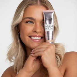 Loving Tan Loving Tan Deluxe Face Self Tanner, Medium - Streak Free, Natural, Professional Quality Sunless Tanning - 10+ Face Self Tanner Applications per Bottle, Cruelty Free, Naturally Derived DHA - 1.6 Fl Oz