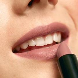 3INA MAQUILLAJE I Labial I Cruelty Free I Vegano I The Lipstick I Alta cobertura I Textura Confortable I 4.5gr I 503-Nude
