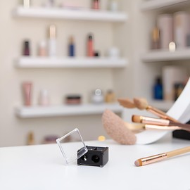 Eyeliner Sharpener Makeup Pencil Sharpener Pencil Sharpeners for Eyebrow Eyeliner Pencil Tool Dual Holes Eye Pencil Sharpener with Cover Portable Cosmetic Sharpener