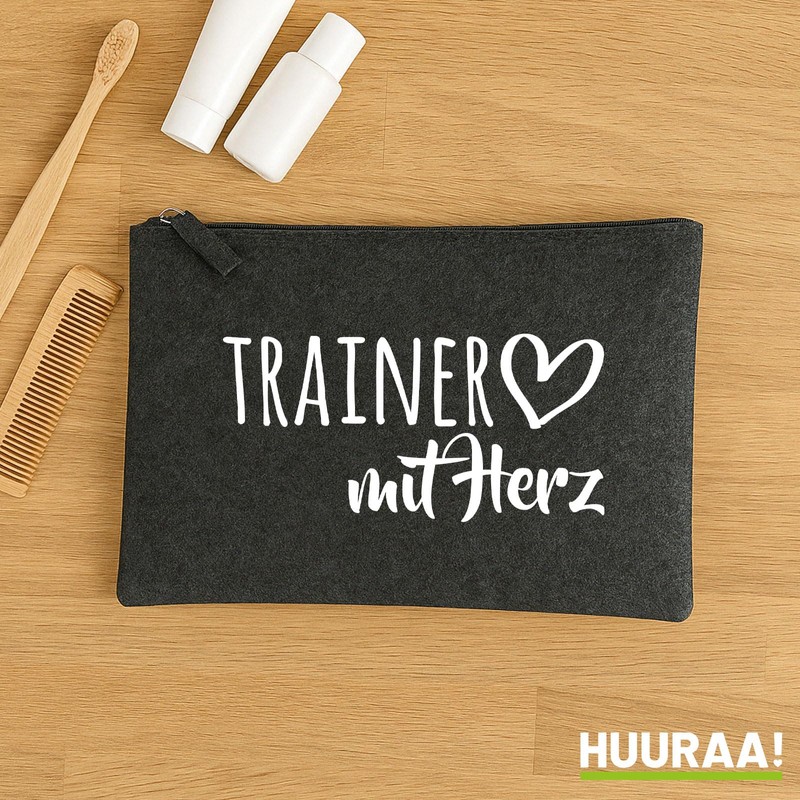 Huuraa Kulturbeutel Trainer mit Herz Geschenk 1 Liter Charcoal Filz