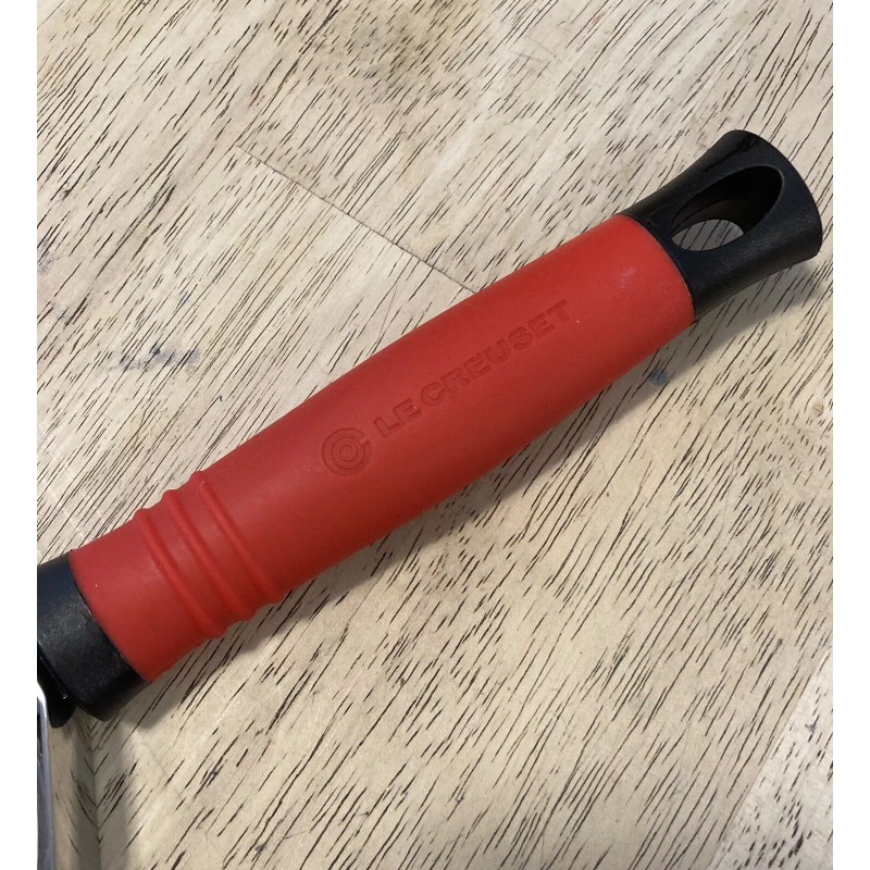Le Creuset PIzza Cutter LE CREUSET Revolution Red & Black