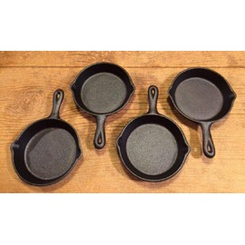 Cast Iron Decor and not only Four Cast Iron Spoon Rest Mini-Skillets 4 1/2" Dia SR-125-740