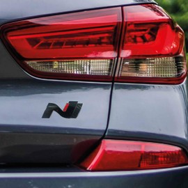 PrintAttack P048 | Heck Emblem Cover N-Performance Kofferraumdeckel 2er-Set Aufkleber | Oracal | Car Styling | Dekorset (V3 Schwarz Glanz/Carbon/Rot)