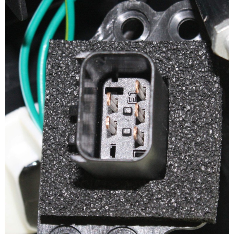 Garage-Pro Tail Light Compatible with 2002-2004 Jeep Liberty Driver Side