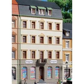 Auhagen 13336 "Townhouse Markt 2" Modelling Kit