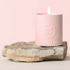 HIGHONLOVE Massage Candle, Luxurious, Soy-Based Massage Candle with Coconut Oil, Natural Massage Candle Made with Hemp Oil (Strawberries & Champagne) (250g)