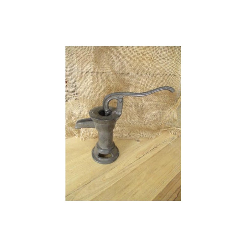 Vintage RUSTIC CAST IRON PUMP CISTERN WATER FOUNTAIN 9" TALL