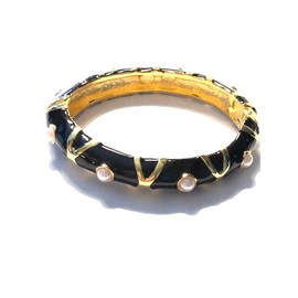 Kenneth Jay Lane, TWO TONE/CONTRAST ENAMEL GOLD BANGLE BRACELET, GREAT FOR STACKING. CHOOSE: BLACK/WHITE OR NAVY/GREEN (Black/Pearl)