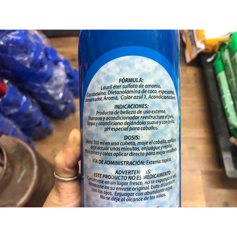 Shampoo Con Acondicionador Para Caballo Bronco Blue 1 Lt
